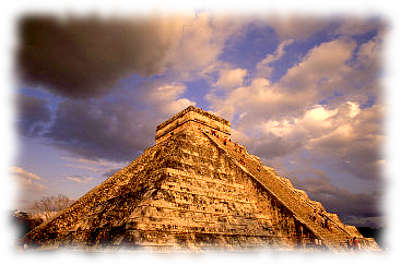 Старинная пирамида ацтеков